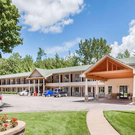 Howard Johnson By Wyndham Traverse City Bagian luar foto