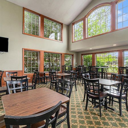 Howard Johnson By Wyndham Traverse City Bagian luar foto