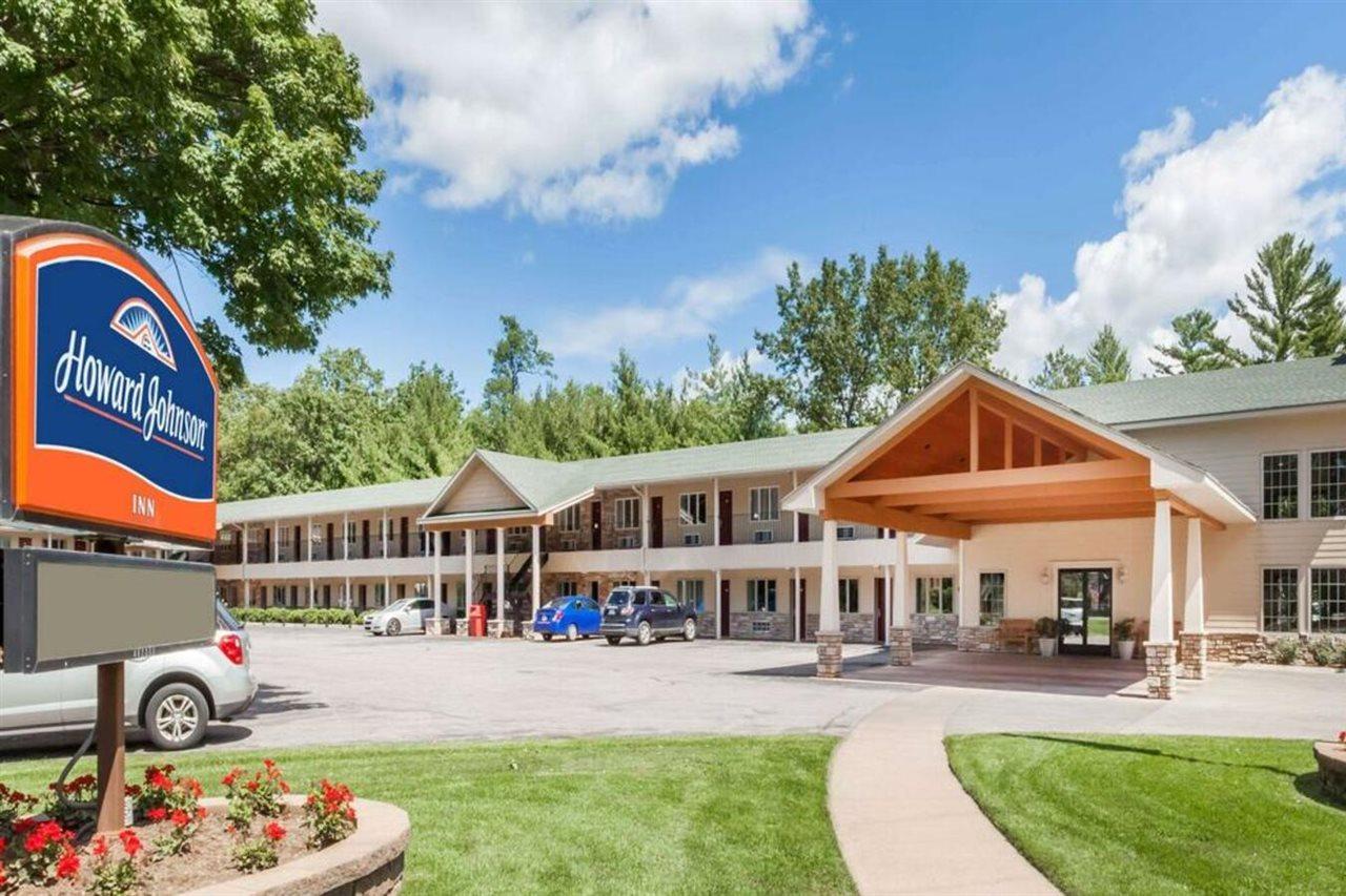 Howard Johnson By Wyndham Traverse City Bagian luar foto