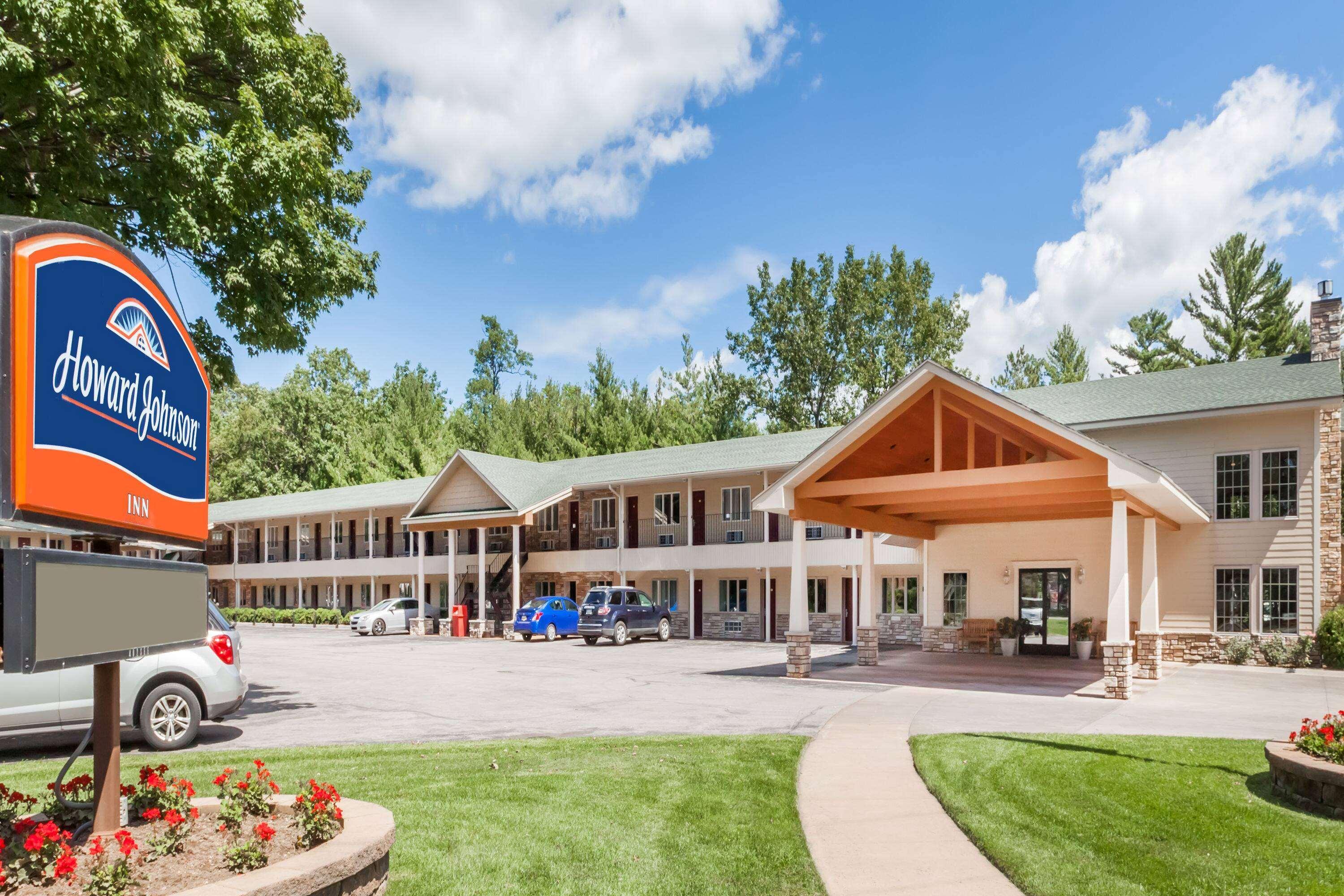 Howard Johnson By Wyndham Traverse City Bagian luar foto