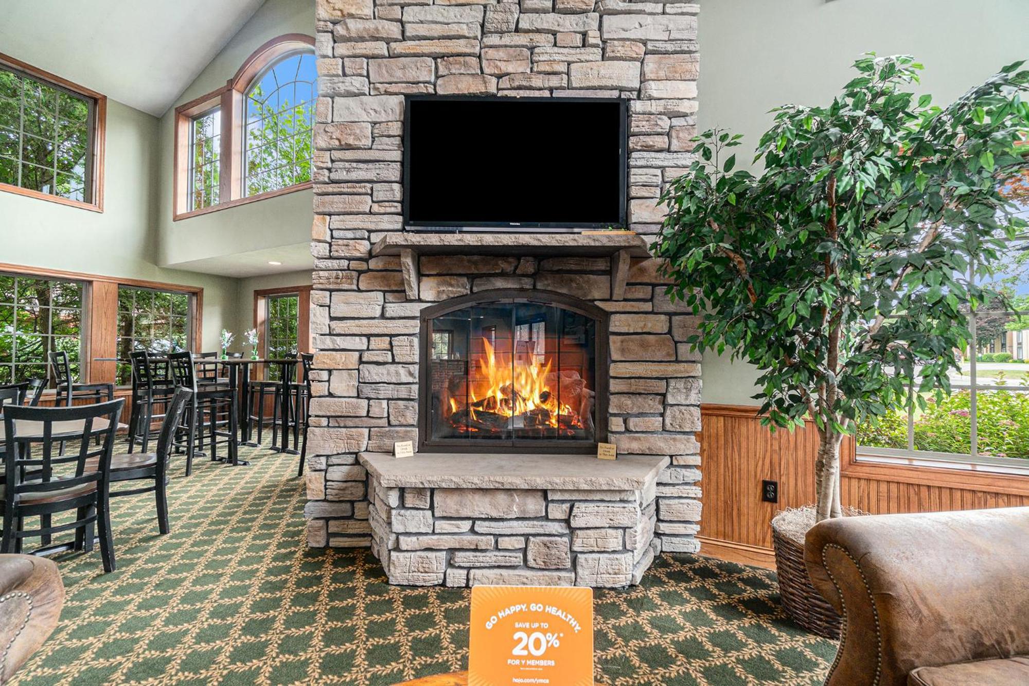 Howard Johnson By Wyndham Traverse City Bagian luar foto