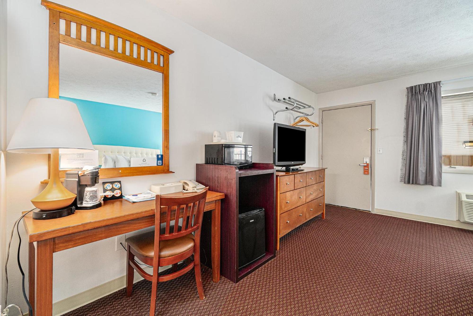 Howard Johnson By Wyndham Traverse City Bagian luar foto