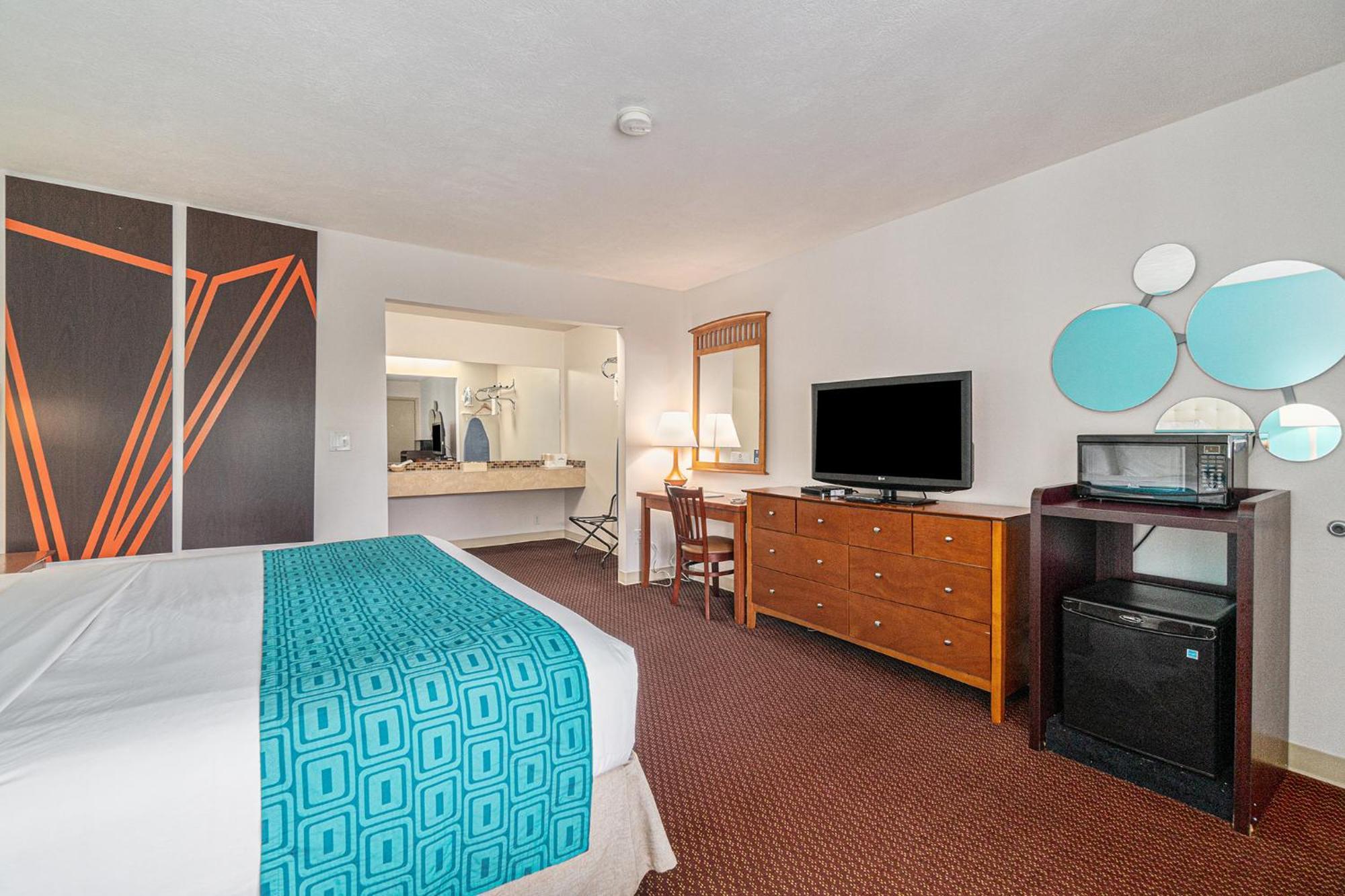 Howard Johnson By Wyndham Traverse City Bagian luar foto