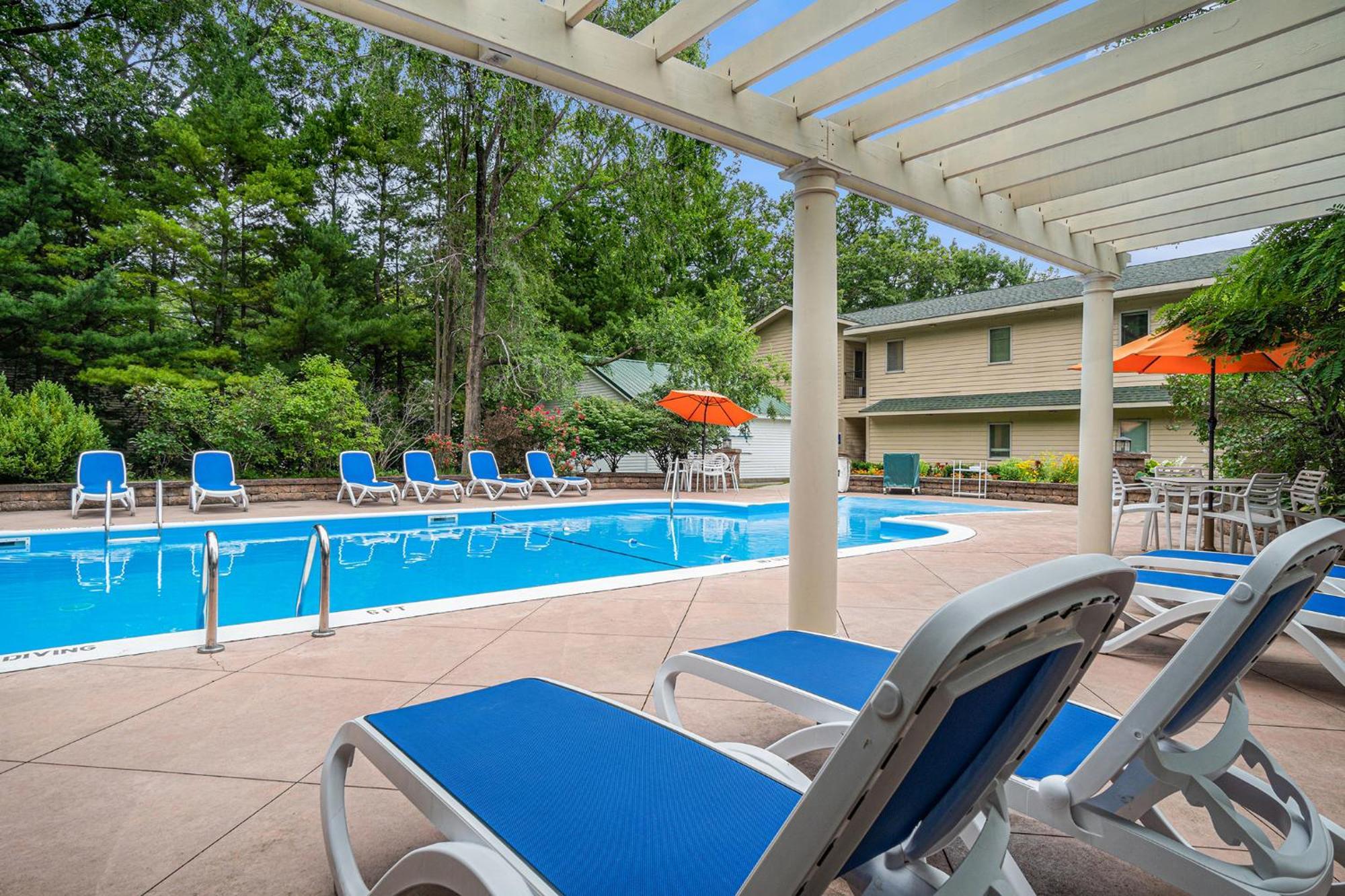 Howard Johnson By Wyndham Traverse City Bagian luar foto