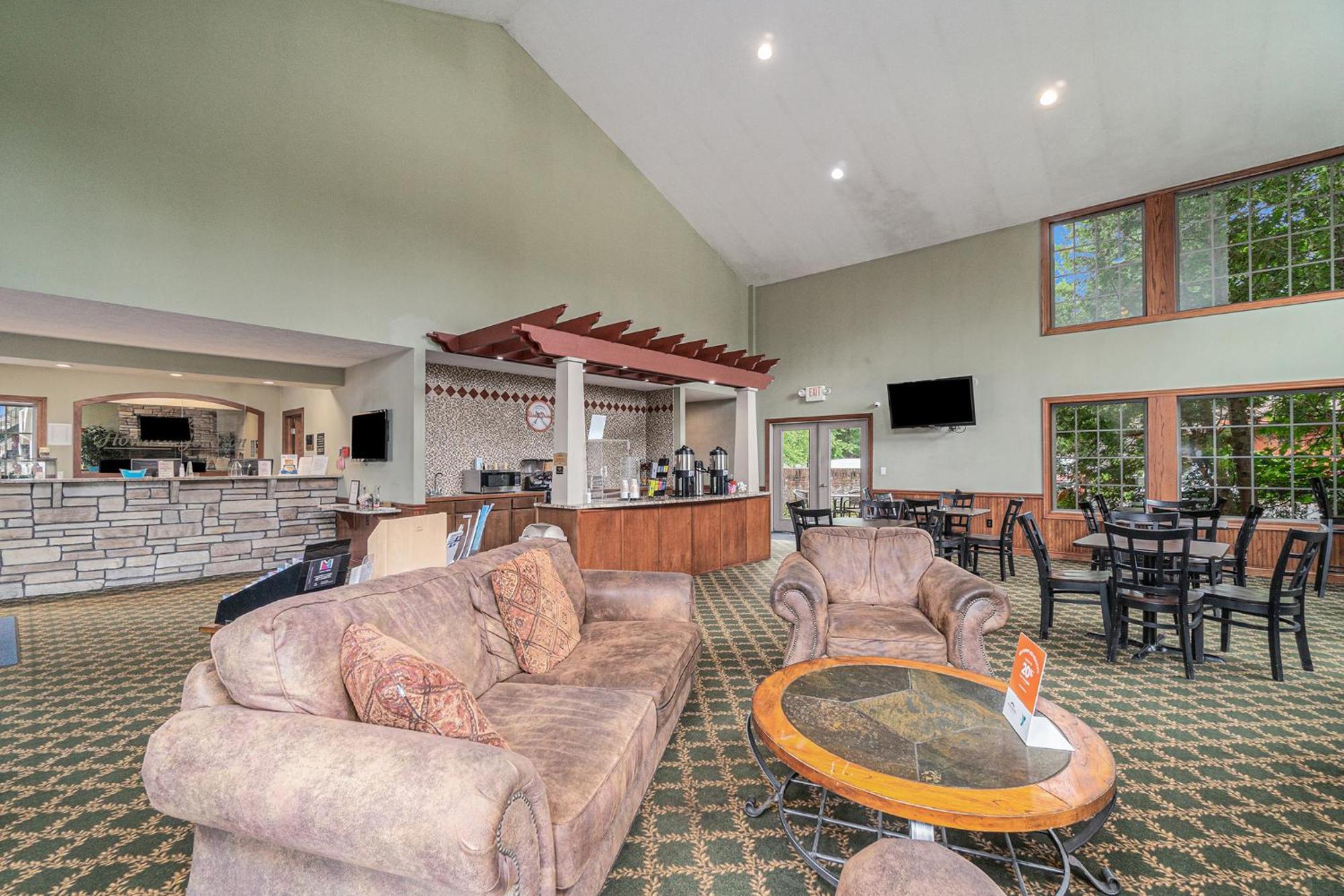 Howard Johnson By Wyndham Traverse City Bagian luar foto