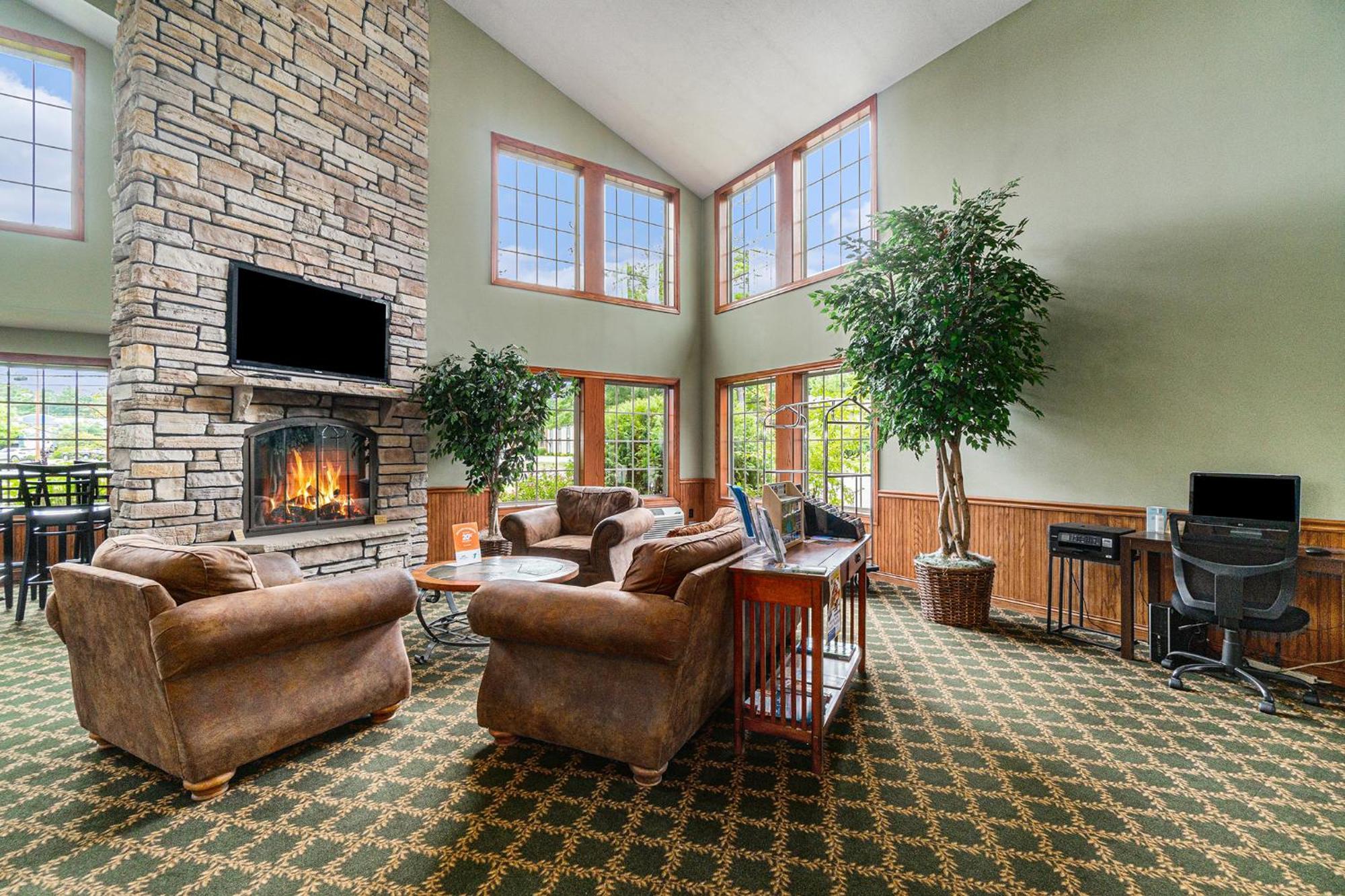 Howard Johnson By Wyndham Traverse City Bagian luar foto