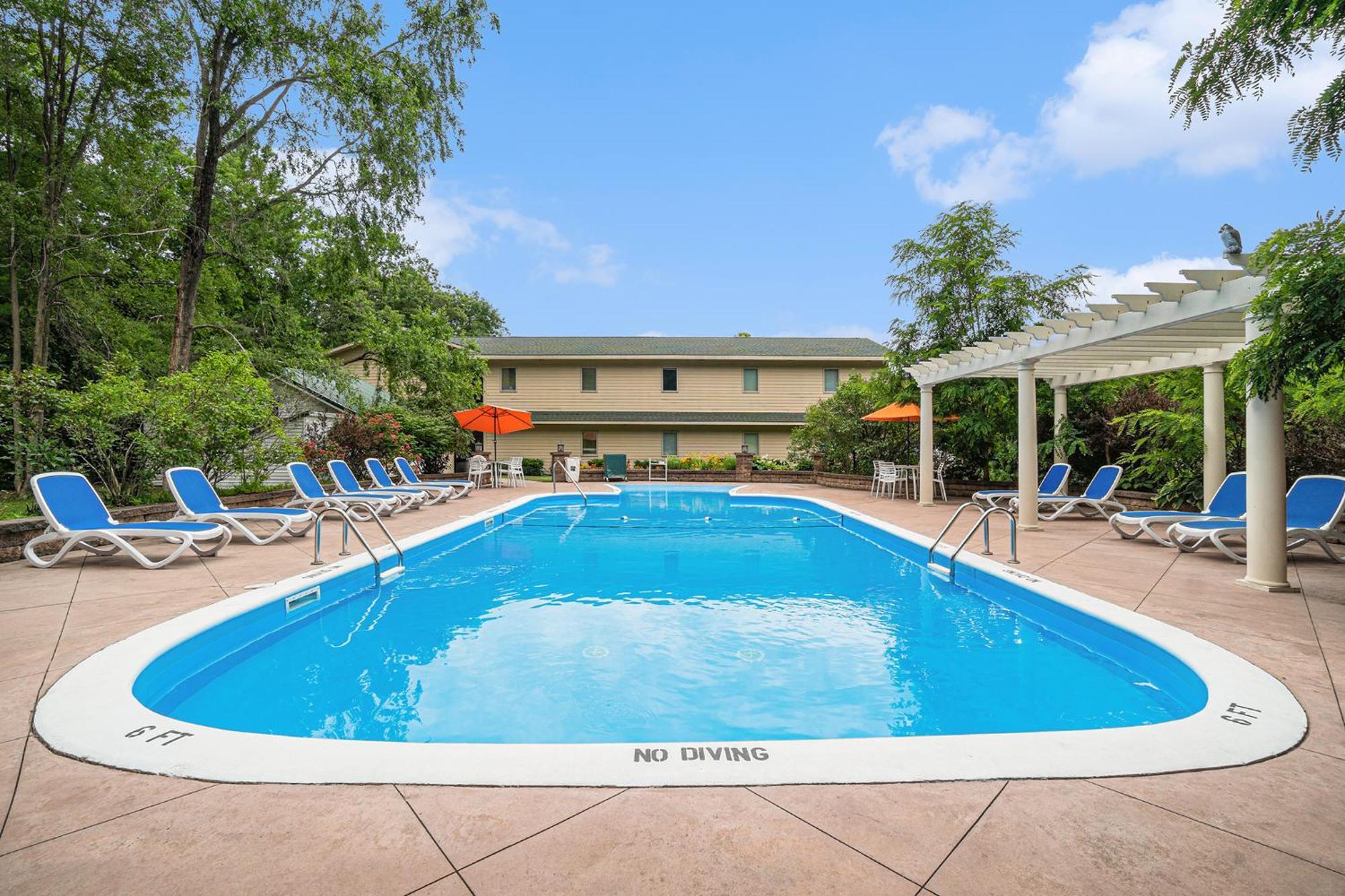 Howard Johnson By Wyndham Traverse City Bagian luar foto