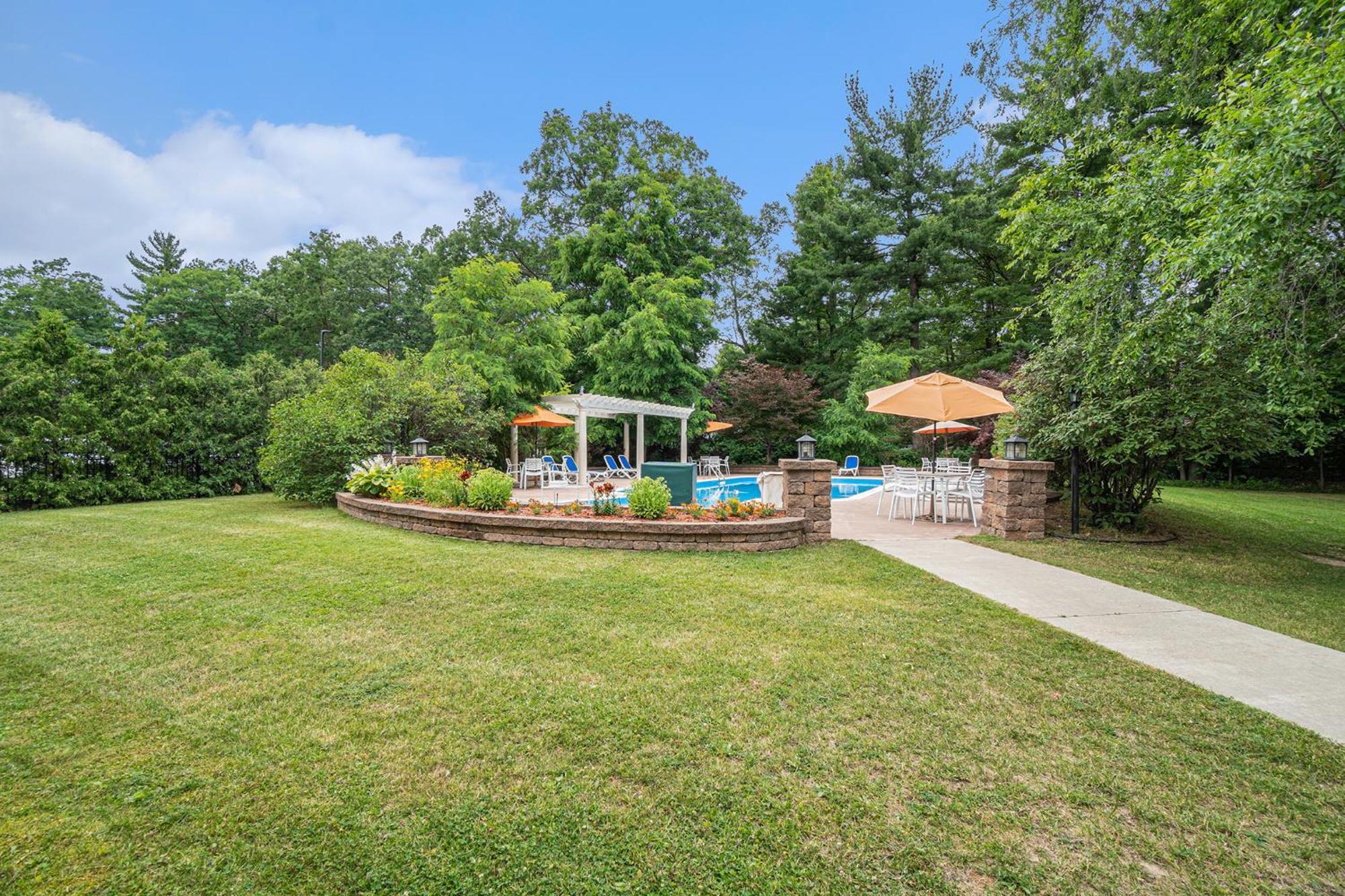 Howard Johnson By Wyndham Traverse City Bagian luar foto