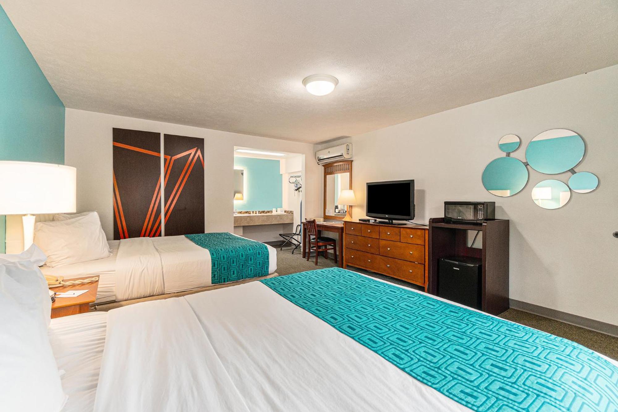 Howard Johnson By Wyndham Traverse City Bagian luar foto