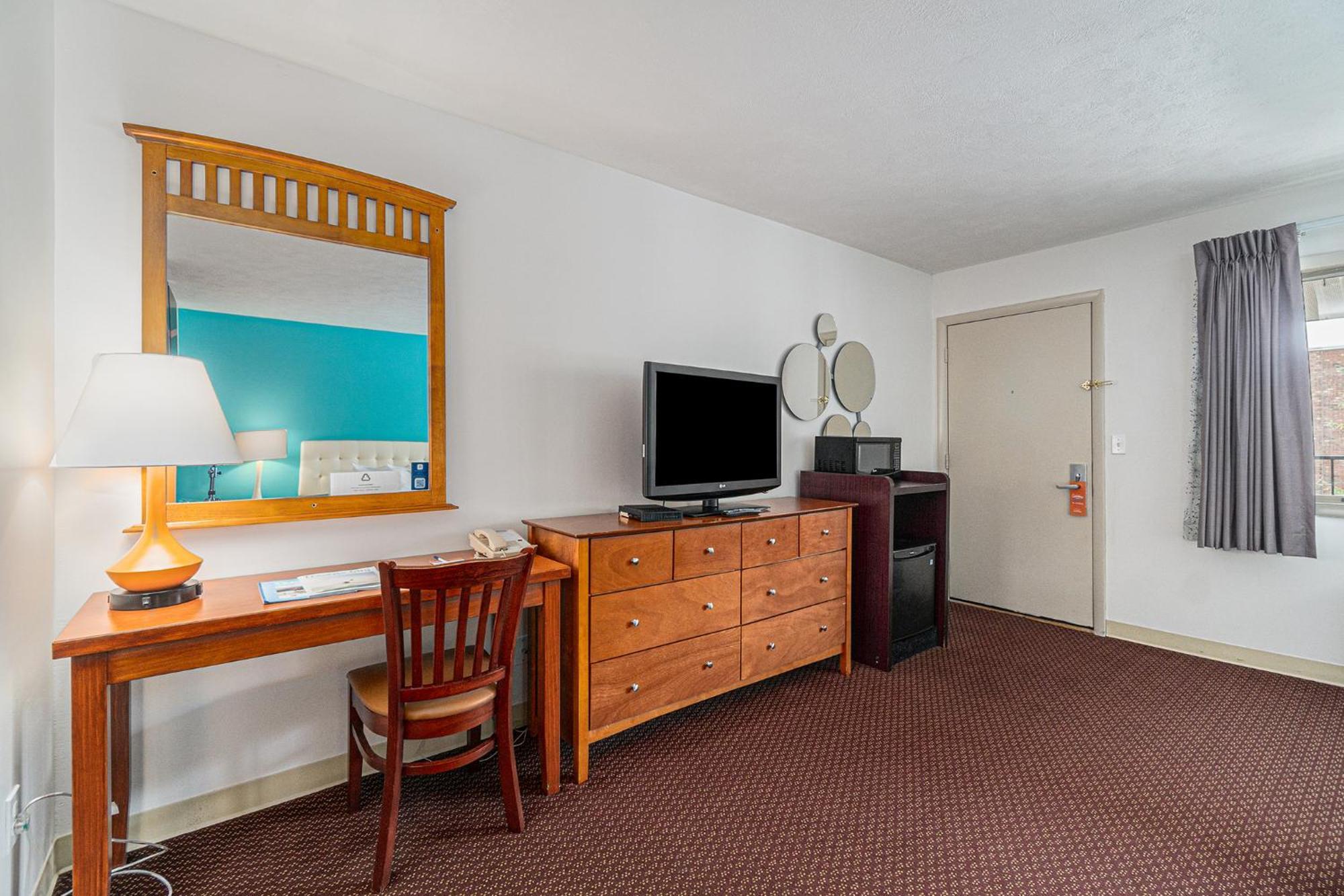 Howard Johnson By Wyndham Traverse City Bagian luar foto